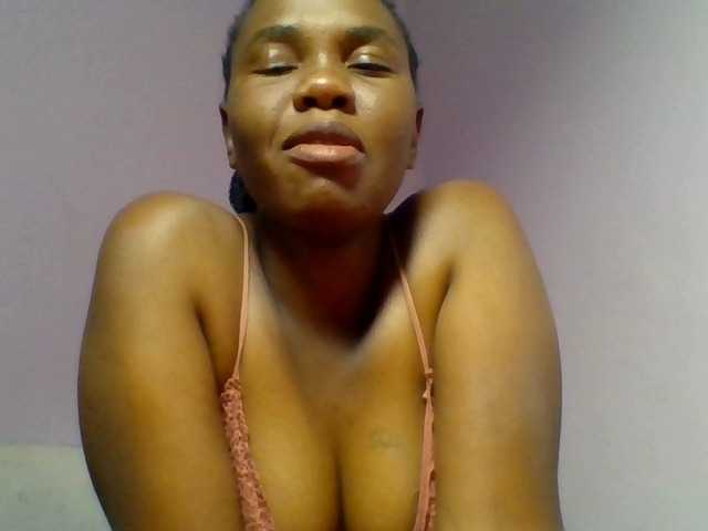 Kittydew live cam on BongaCams