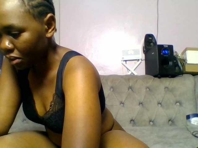 Kittydew live cam on BongaCams