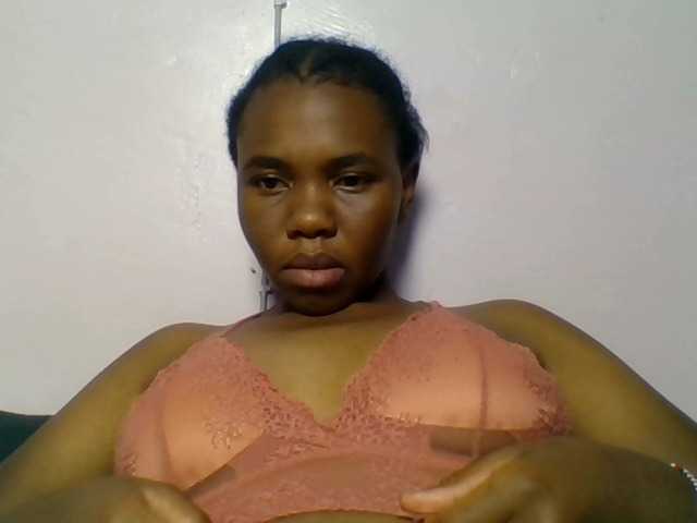 Kittydew live cam on BongaCams