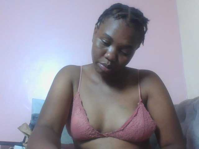 Kittydew live cam on BongaCams
