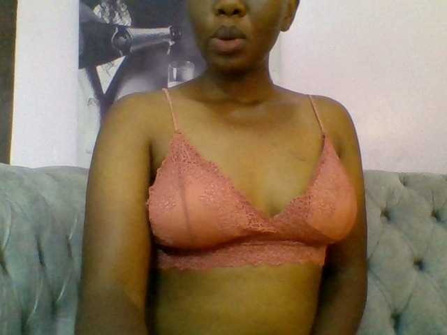 Kittydew live cam on BongaCams
