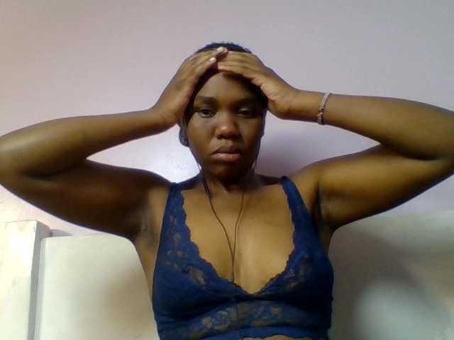 Kittydew live cam on BongaCams