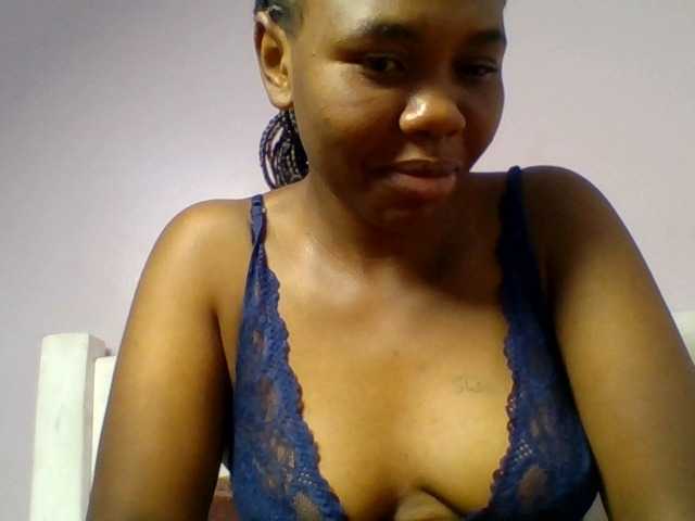 Kittydew live cam on BongaCams