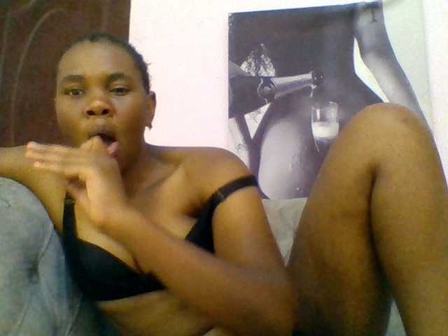 Kittydew live cam on BongaCams