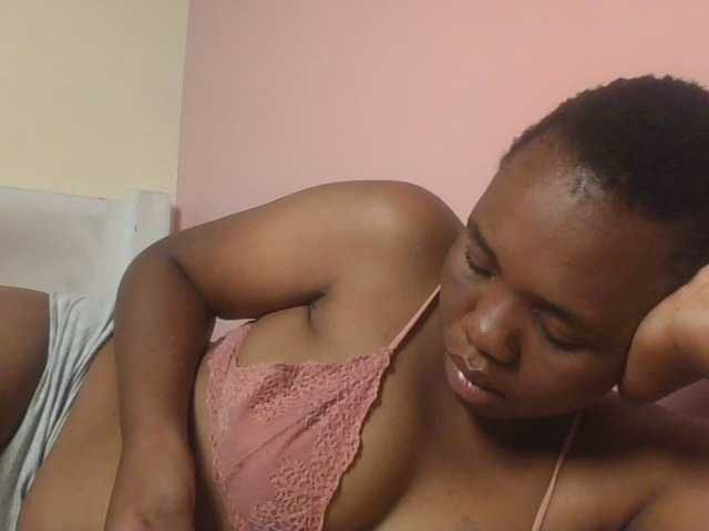 Kittydew live cam on BongaCams