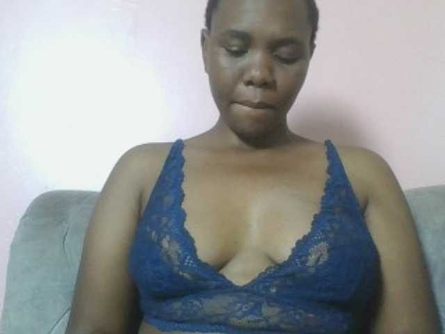 Kittydew live cam on BongaCams