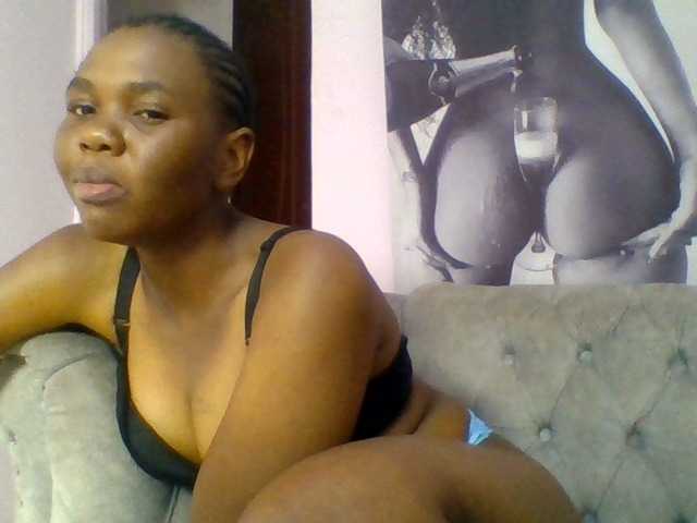 Kittydew live cam on BongaCams
