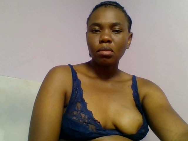 Kittydew live cam on BongaCams