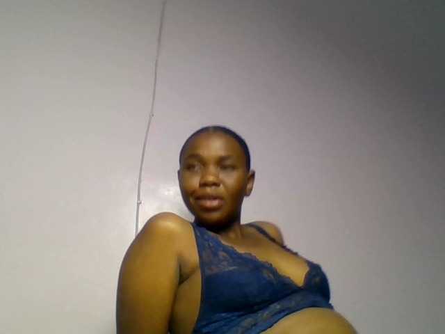 Kittydew live cam on BongaCams