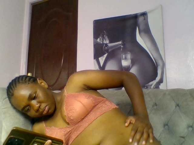 Kittydew live cam on BongaCams
