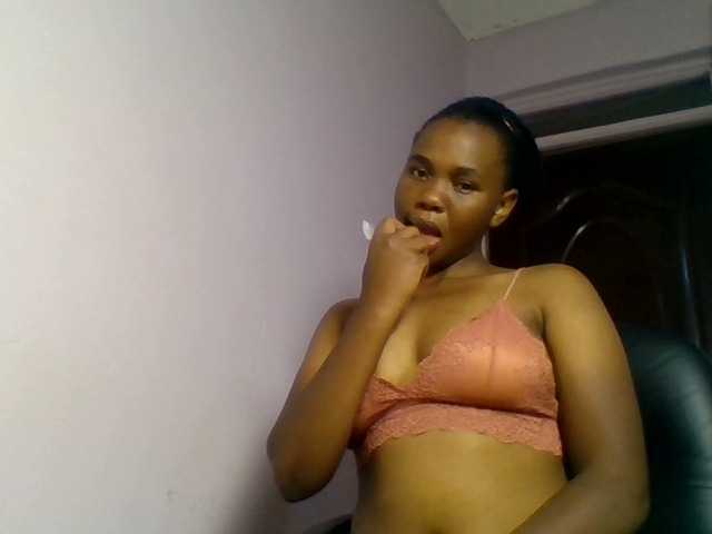Kittydew live cam on BongaCams