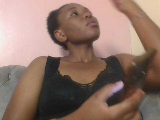 Kittydew live cam on BongaCams