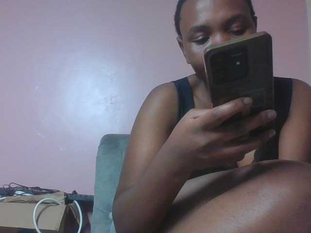 Kittydew live cam on BongaCams