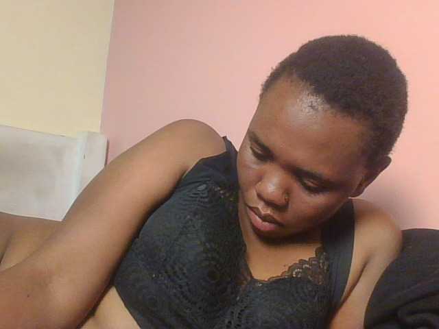 Kittydew, live now on BongaCams