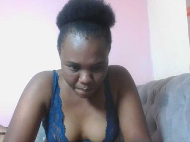 Kittydew live cam on BongaCams