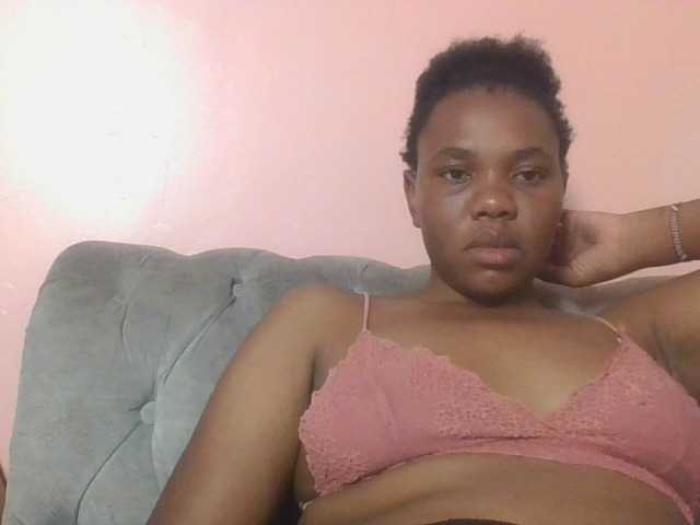 Kittydew live cam on BongaCams
