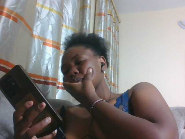 Kittydew live cam on BongaCams