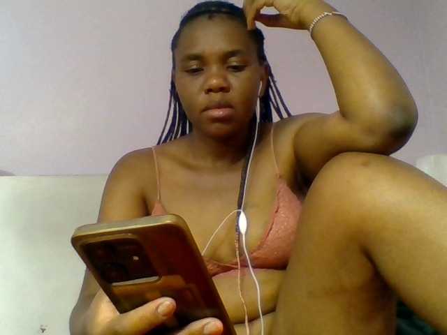 Kittydew live cam on BongaCams