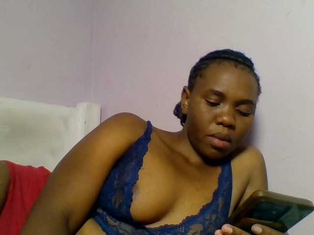 Kittydew live cam on BongaCams
