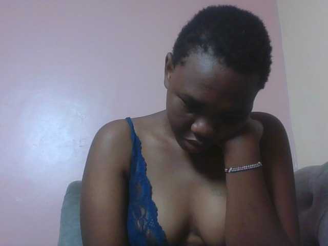 Kittydew live cam on BongaCams
