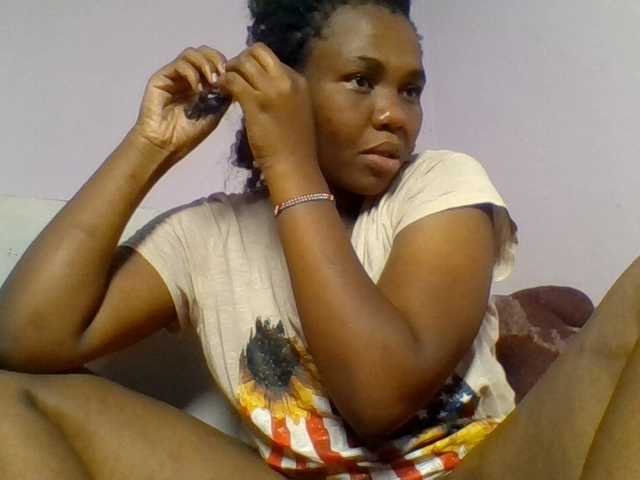 Kittydew live cam on BongaCams
