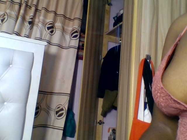 Kittydew live cam on BongaCams