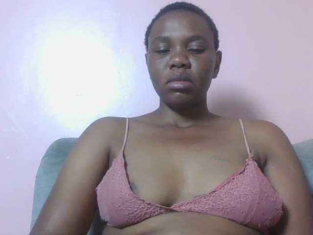 Kittydew live cam on BongaCams