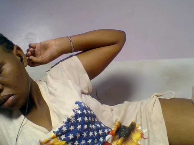 Kittydew live cam on BongaCams