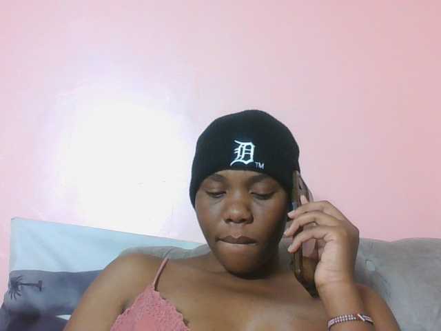 Kittydew live cam on BongaCams