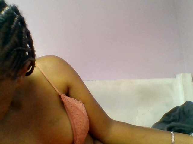 Kittydew live cam on BongaCams
