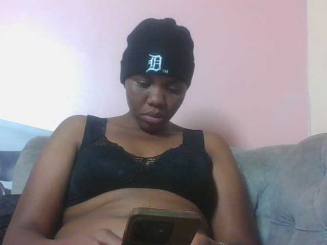 Kittydew live cam on BongaCams