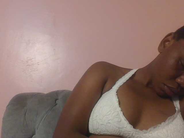 Kittydew live cam on BongaCams