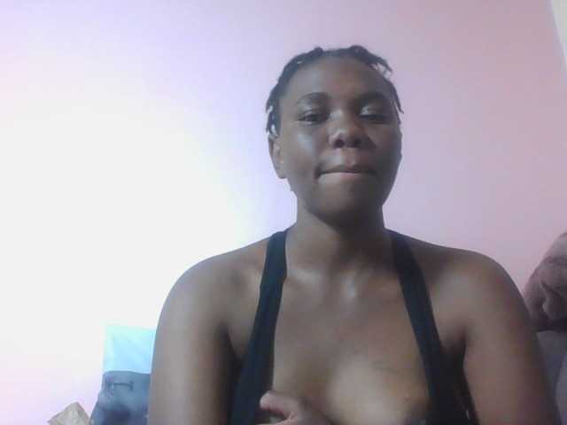 Kittydew live cam on BongaCams