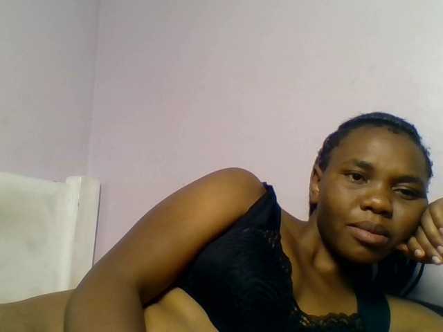 Kittydew live cam on BongaCams