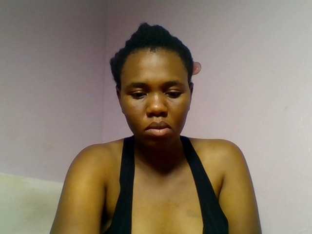 le modèle Kittydew est en webcam porno dans un show sur le site bongacams, il possède les tags suivants: Ebony,Brunette,Trimmed