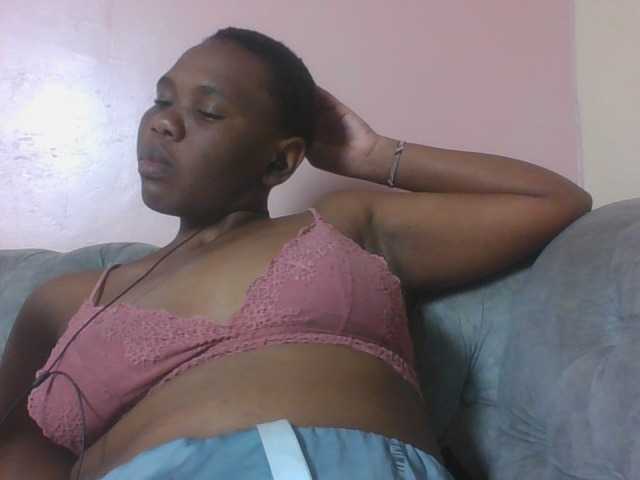 Kittydew live cam on BongaCams