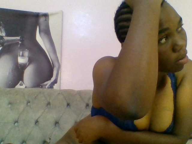 Kittydew live cam on BongaCams