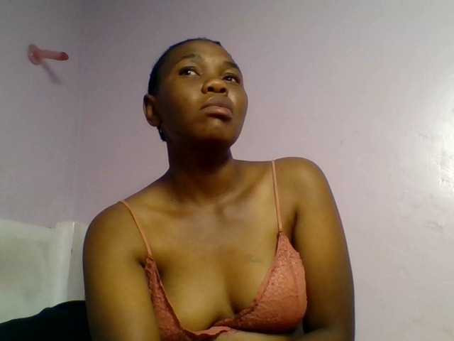 Kittydew live cam on BongaCams