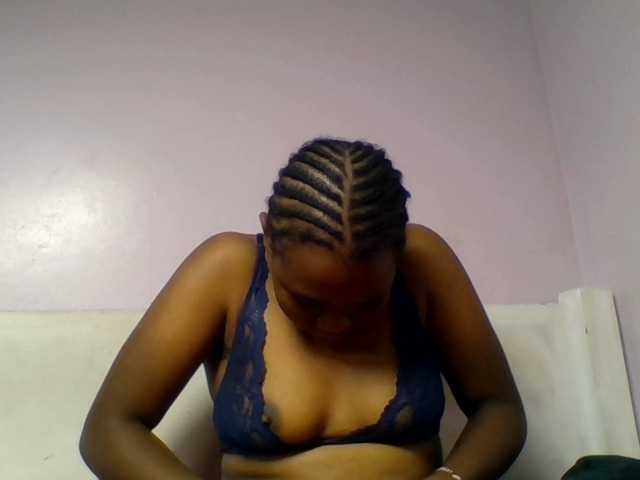 Kittydew live cam on BongaCams