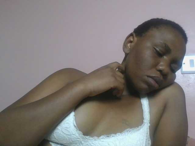 Kittydew live cam on BongaCams