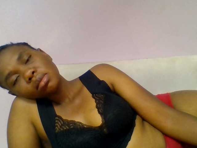 Kittydew live cam on BongaCams