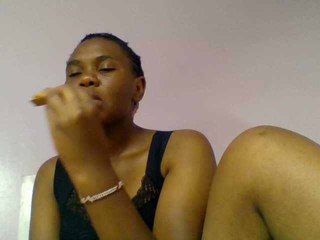 Kittydew live cam on BongaCams