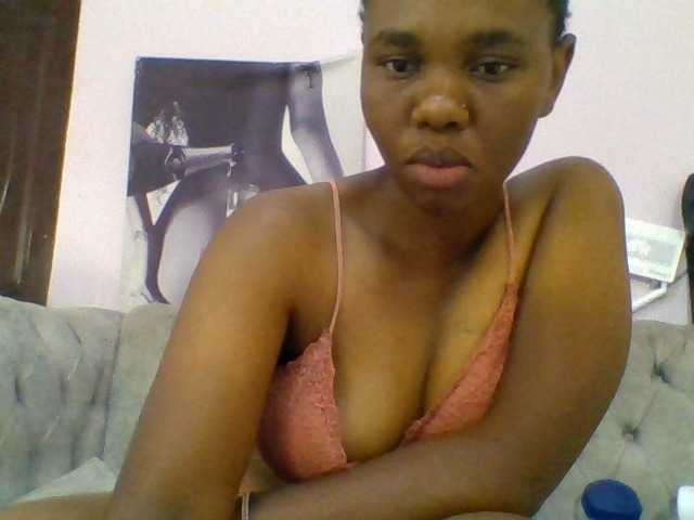 Kittydew live cam on BongaCams