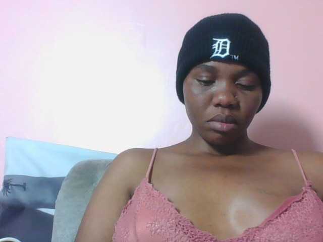 Kittydew live cam on BongaCams