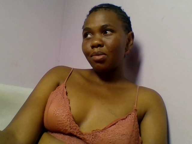 Kittydew live cam on BongaCams
