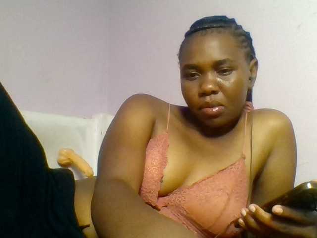 Kittydew live cam on BongaCams