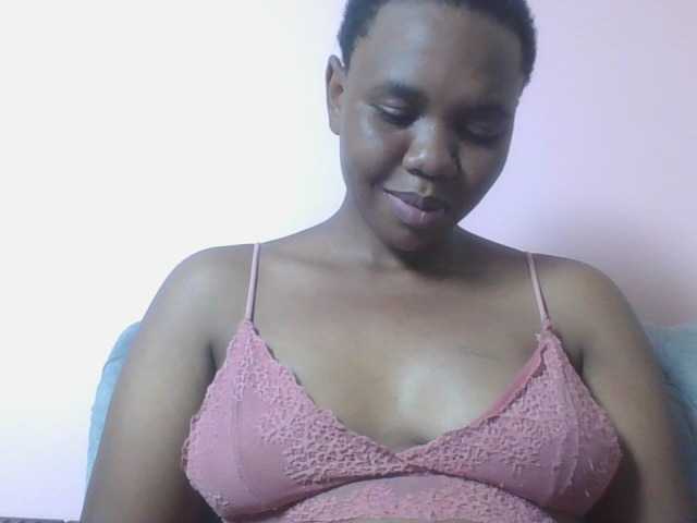 Kittydew live cam on BongaCams