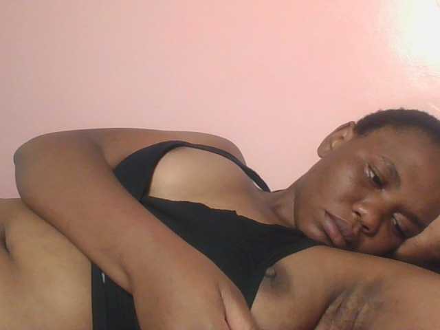 Kittydew live cam on BongaCams