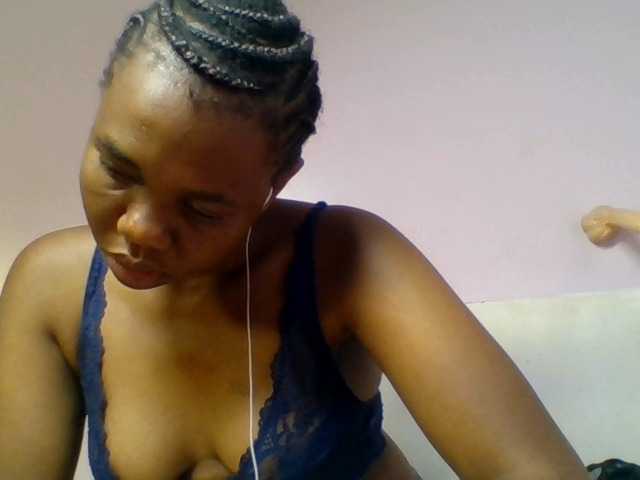 Kittydew live cam on BongaCams