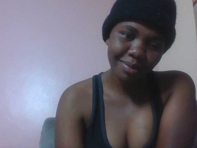 Kittydew live cam on BongaCams